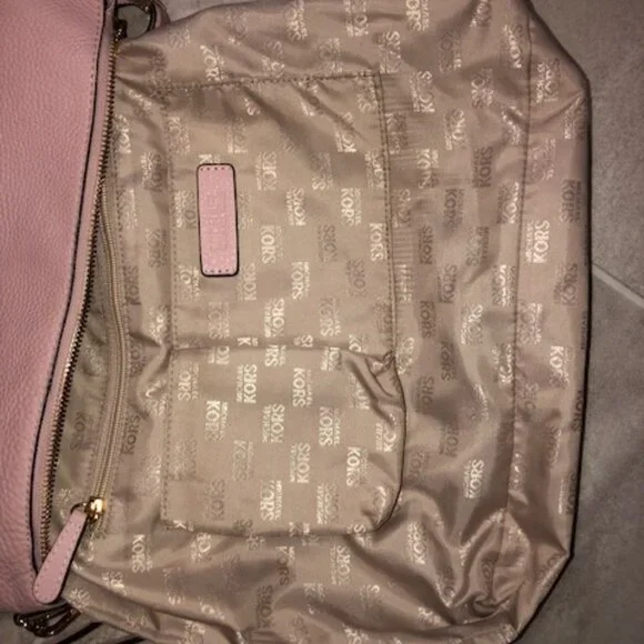 Michael Kors Leather Shoulder Bag EUC - Picture 14 of 15